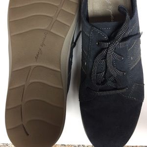 Walking shoes